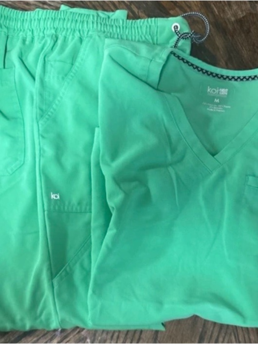 koi Scrub Top & Pants Set in Green